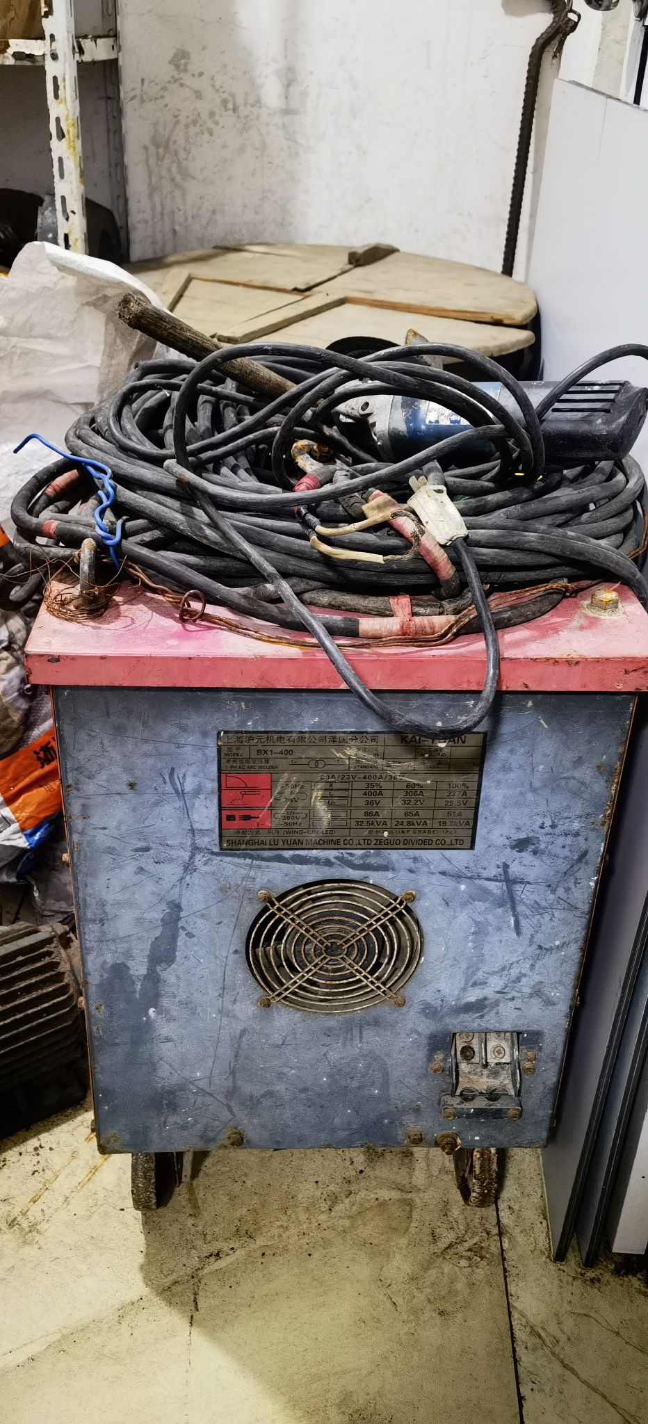 闲置工业级电焊机转让 专业设备，物超所值